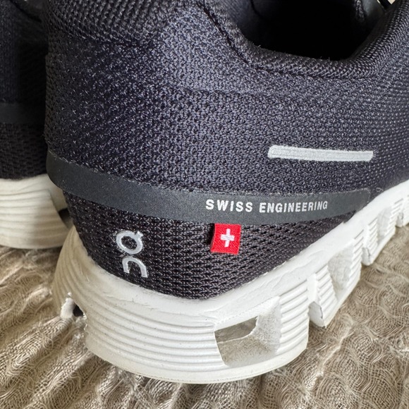 On Running Cloud 5 Sneakers Black White Women's 8 Swiss Engineering - Picture 7 of 9